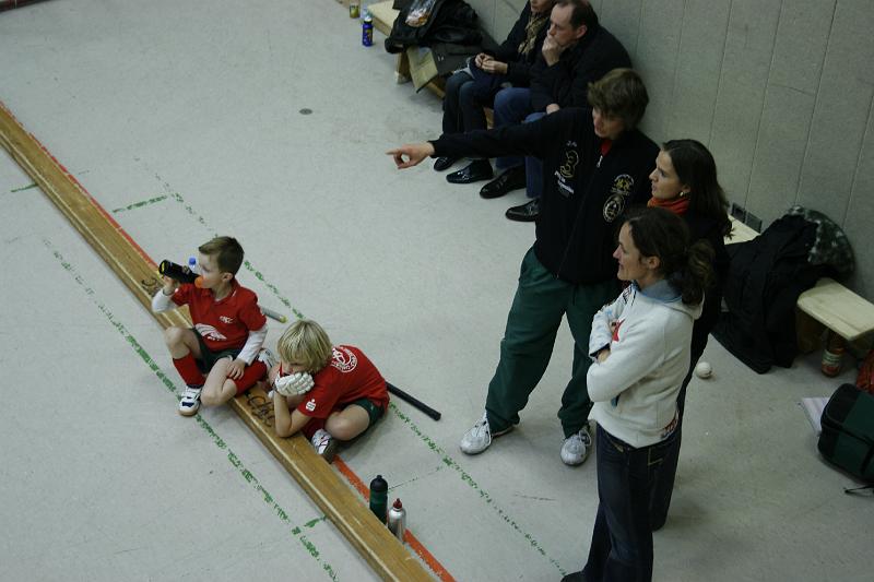 _MG_4748.JPG - Am Spielfeldrand wird das Spiel analysiert.
