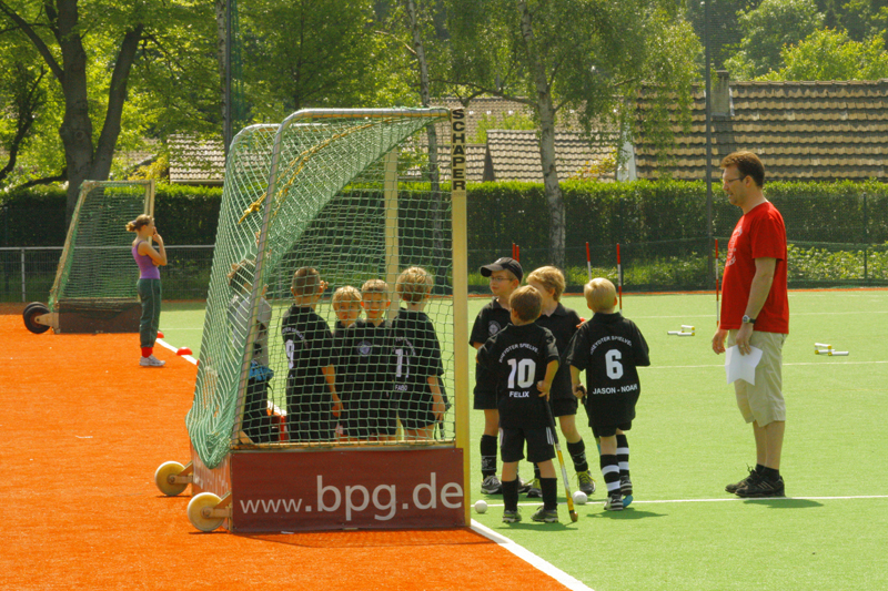 _MG_5930.JPG - Auch der Gegner geht vor dem Spiel noch einmal die Taktik durch.
