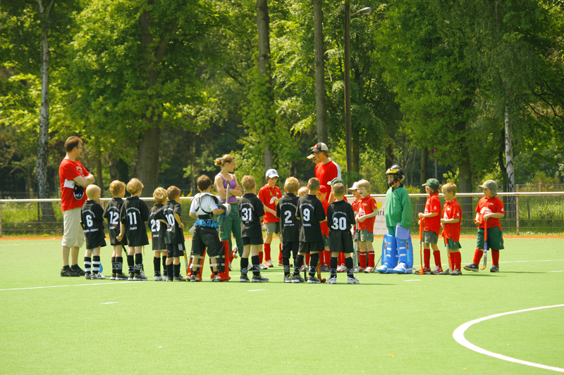 _MG_5941.JPG - Wir begrüßen die Schiedsrichter und die gegnerische Mannschaft ...